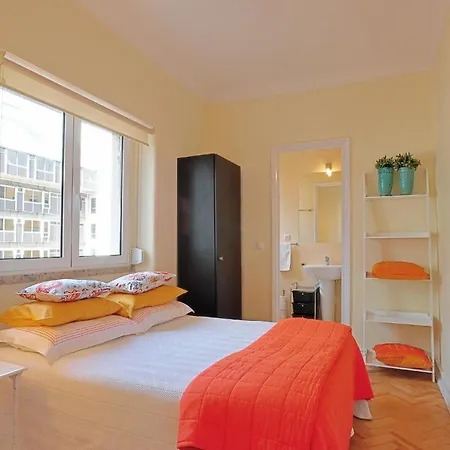 Studio Fuer 11 Personen Und 1 Kind In Lissabon, Regio De Costa De - B58323 Apartment