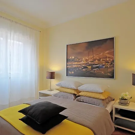 Studio Fuer 11 Personen Und 1 Kind In Lissabon, Regio De Costa De - B58323 Lisbon